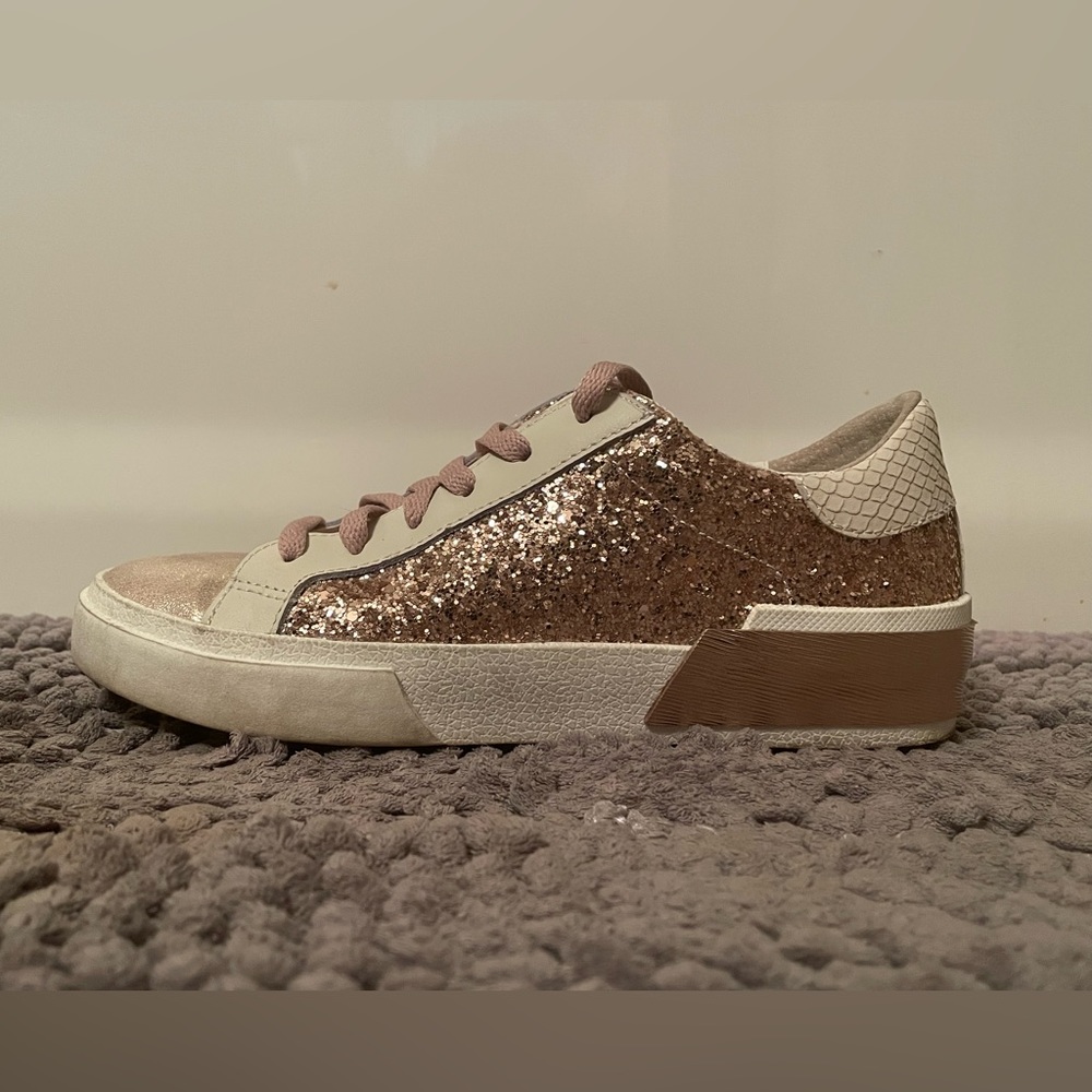 Dolce Vita Zina sneaker sz6